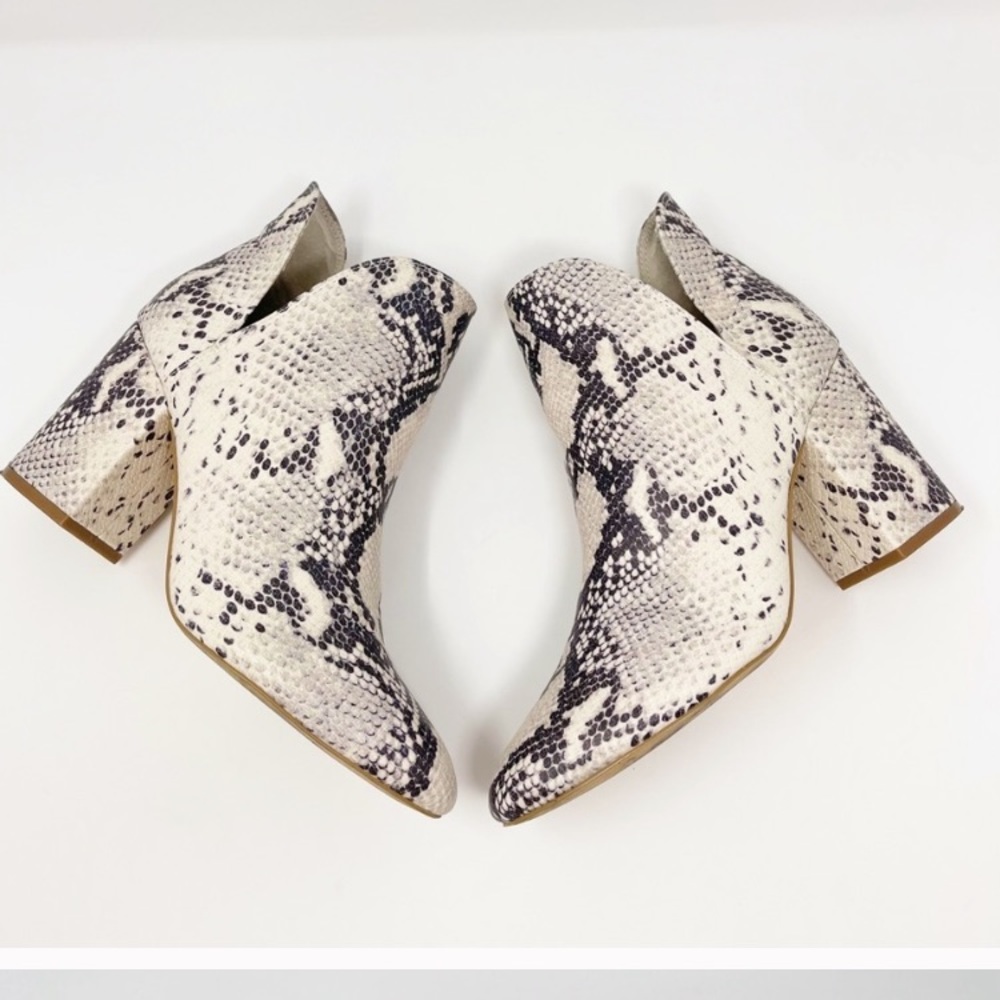 Steve Madden
ROOKIE WOMENS LEATHER PULL ON BOOTIES